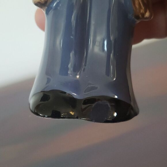 Caroling Couple Porcelain Salt and Pepper Shakers - Picture 12 of 12